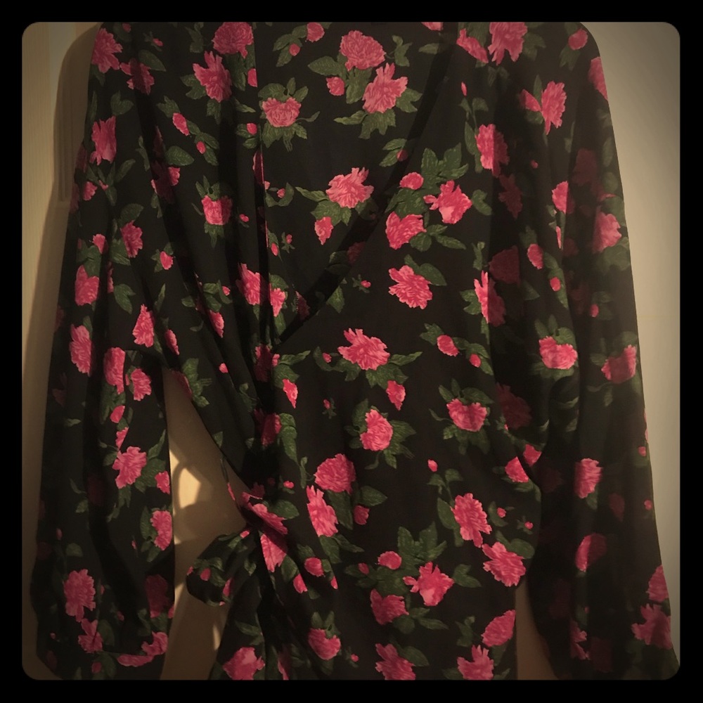 Women’s who what wear xxl floral blouse .